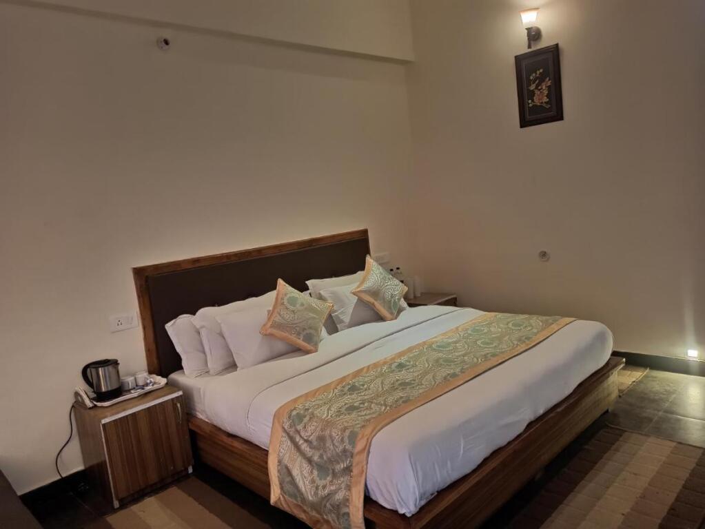 Наинитал: Naina Bird Resort