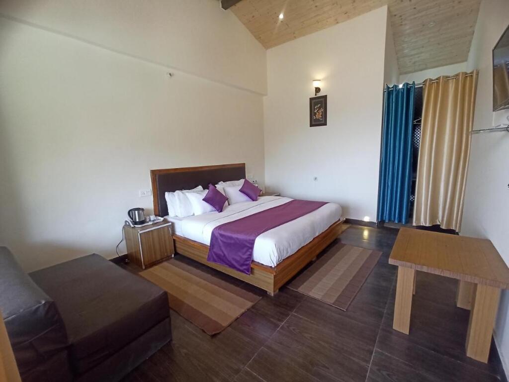 Наинитал: Naina Bird Resort