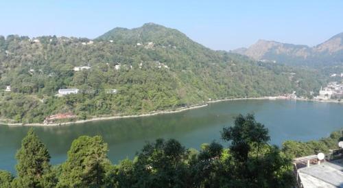 Наинитал: Nainital Willows