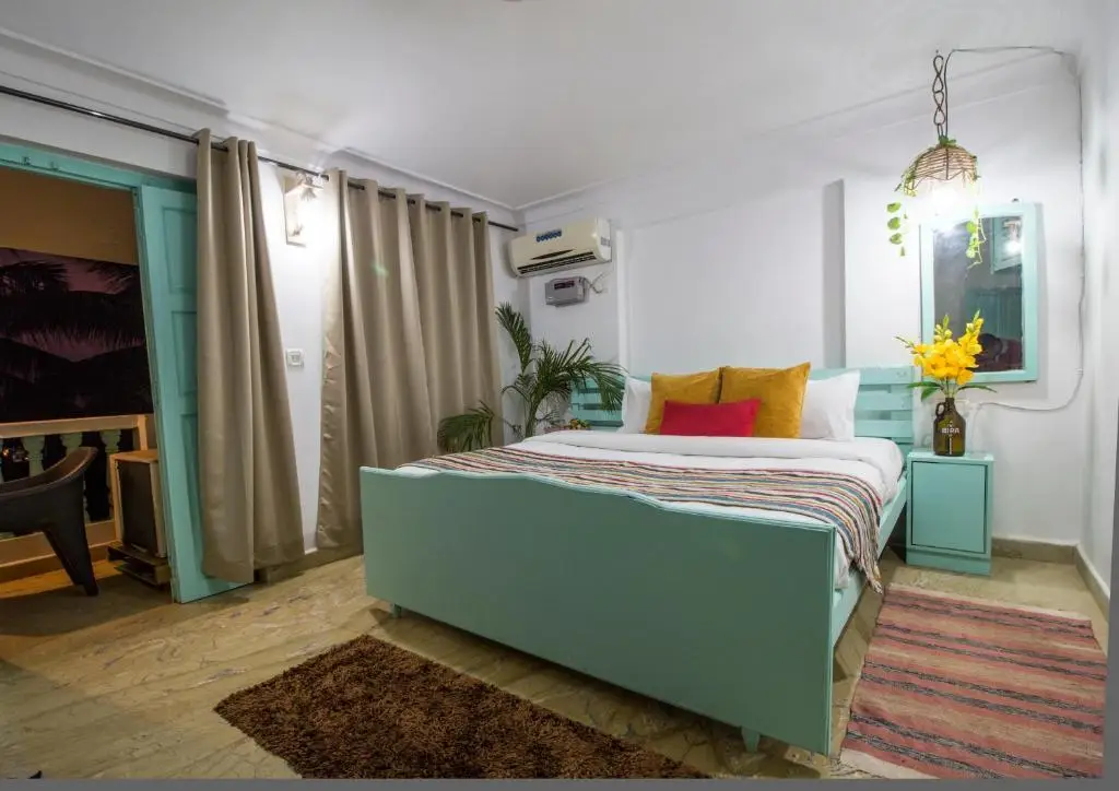 Морджим: The Turquoiise House