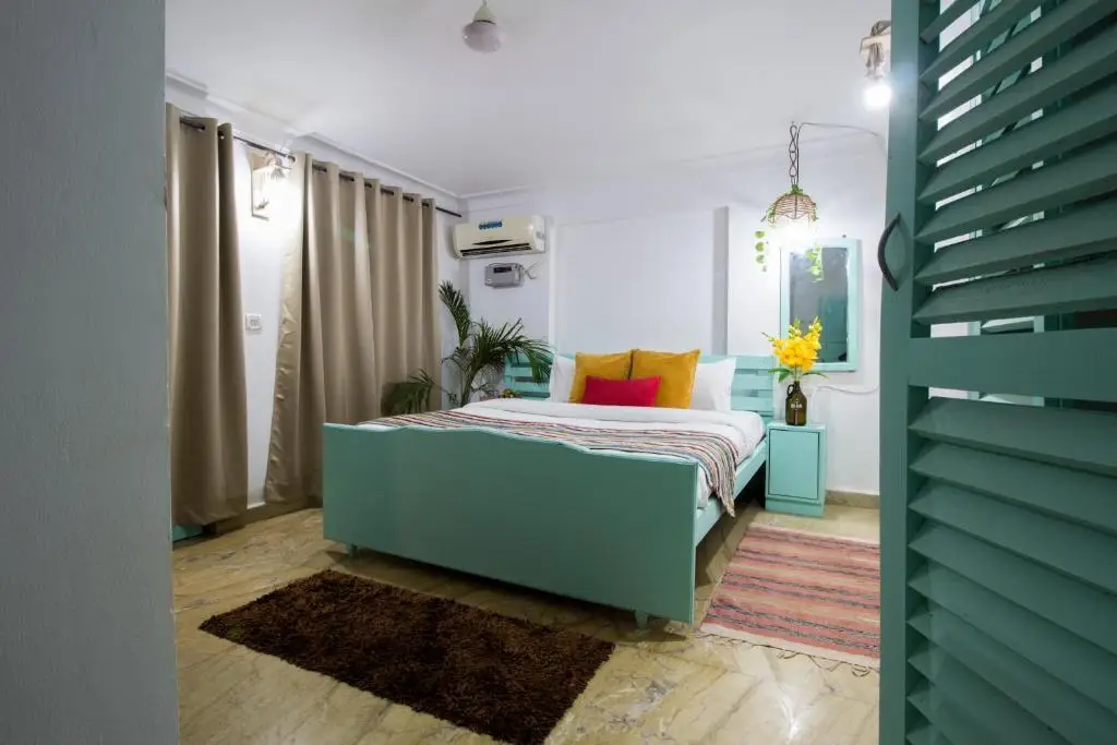 Морджим: The Turquoiise House