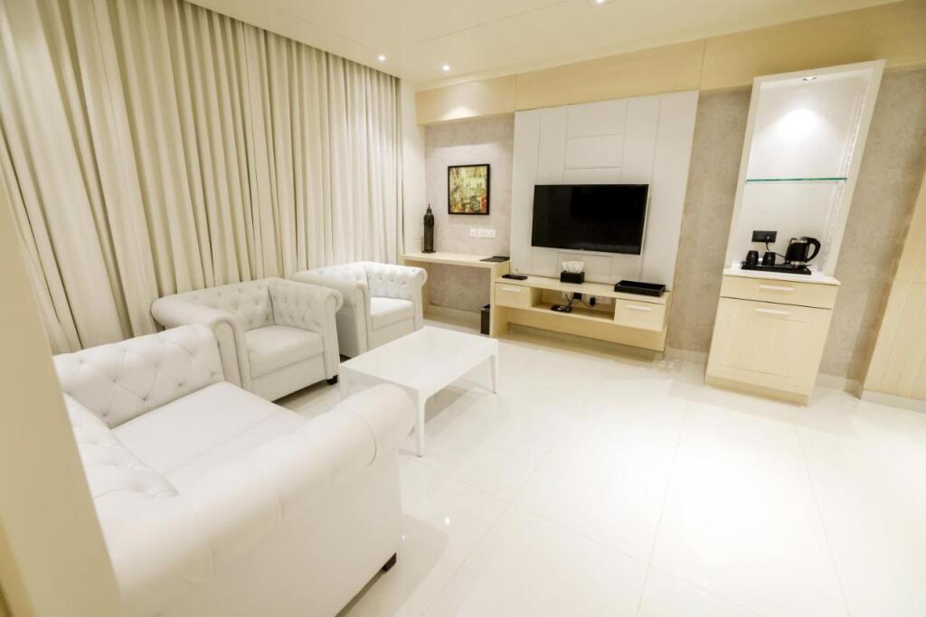 Мангалур: AJ Grand Hotel