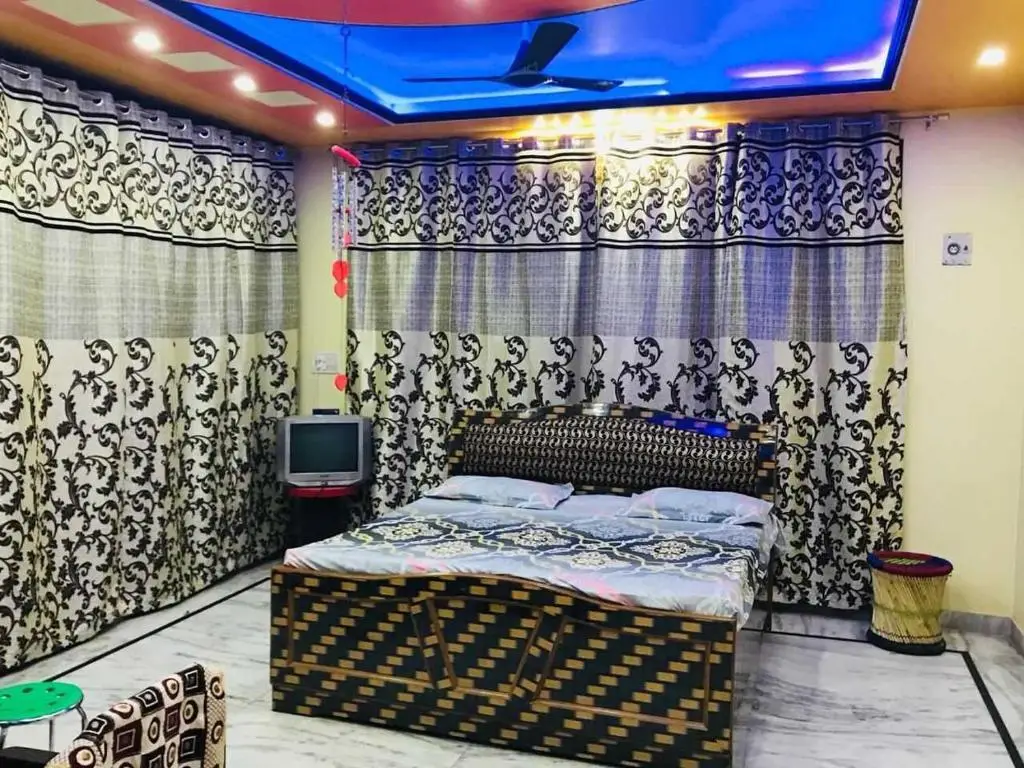 Мератх: Pop 89965 Om Satguru Vaishno Hotel