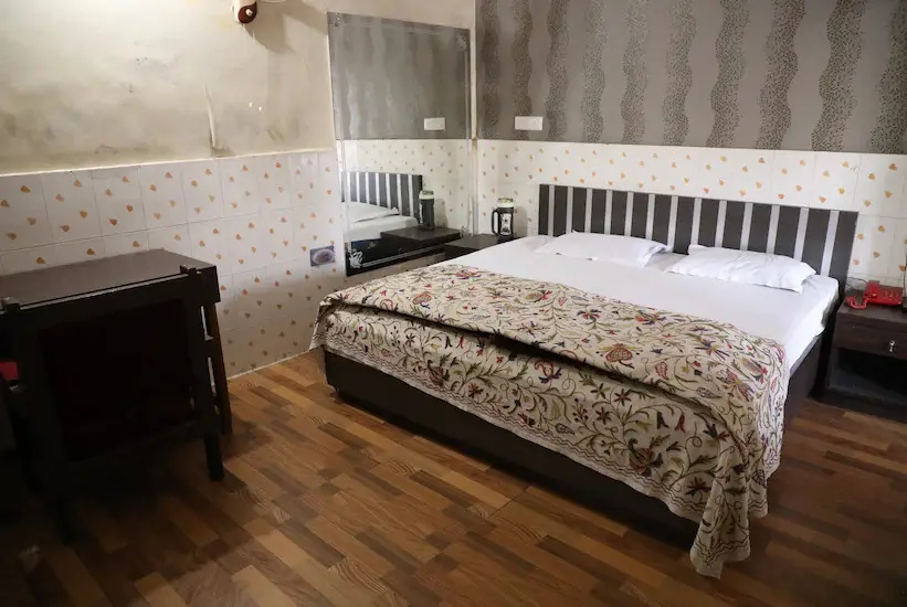 Мератх: Hotel Moon And Restaurant