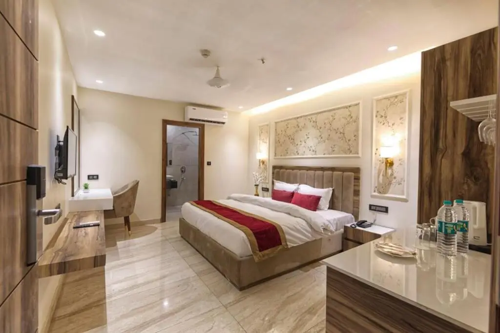 Мератх: Hotel Royal 9