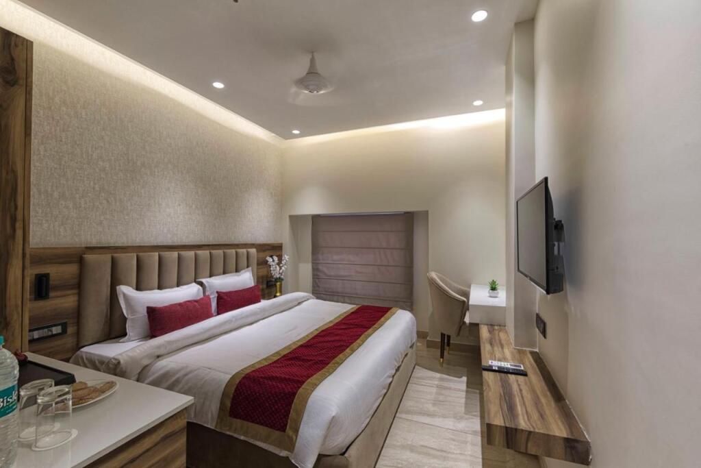 Мератх: Hotel Royal 9