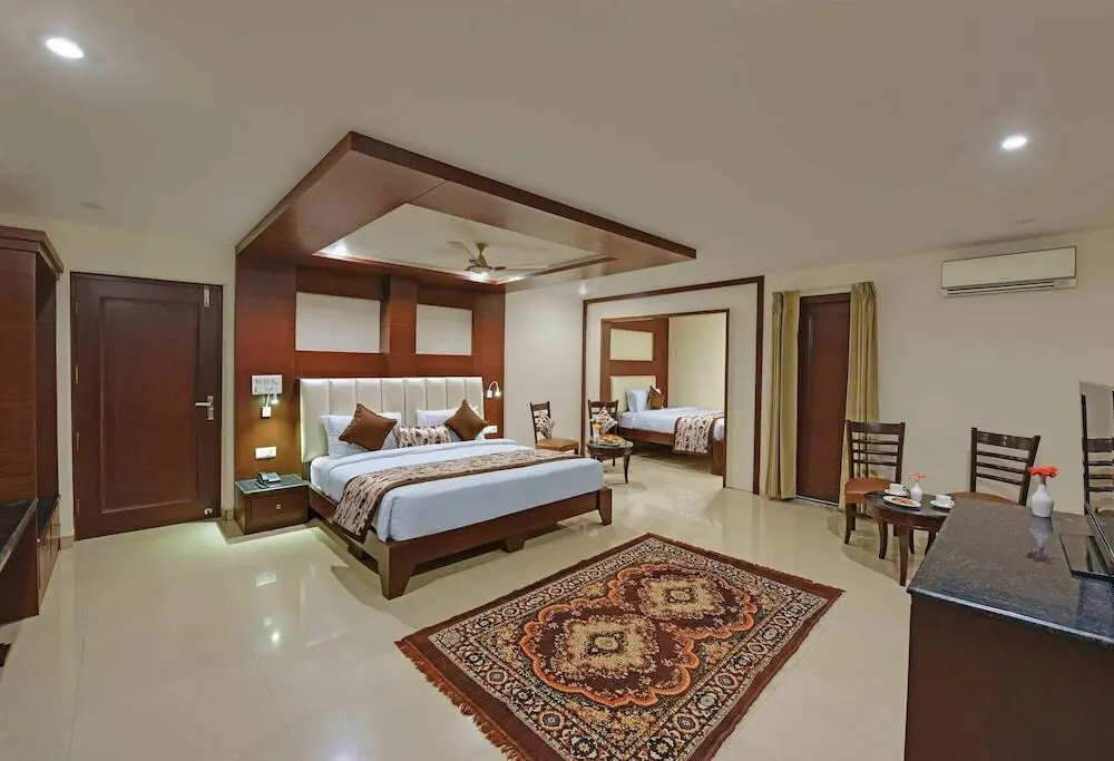 Наинитал: The Prince - Lake view Resort and Spa
