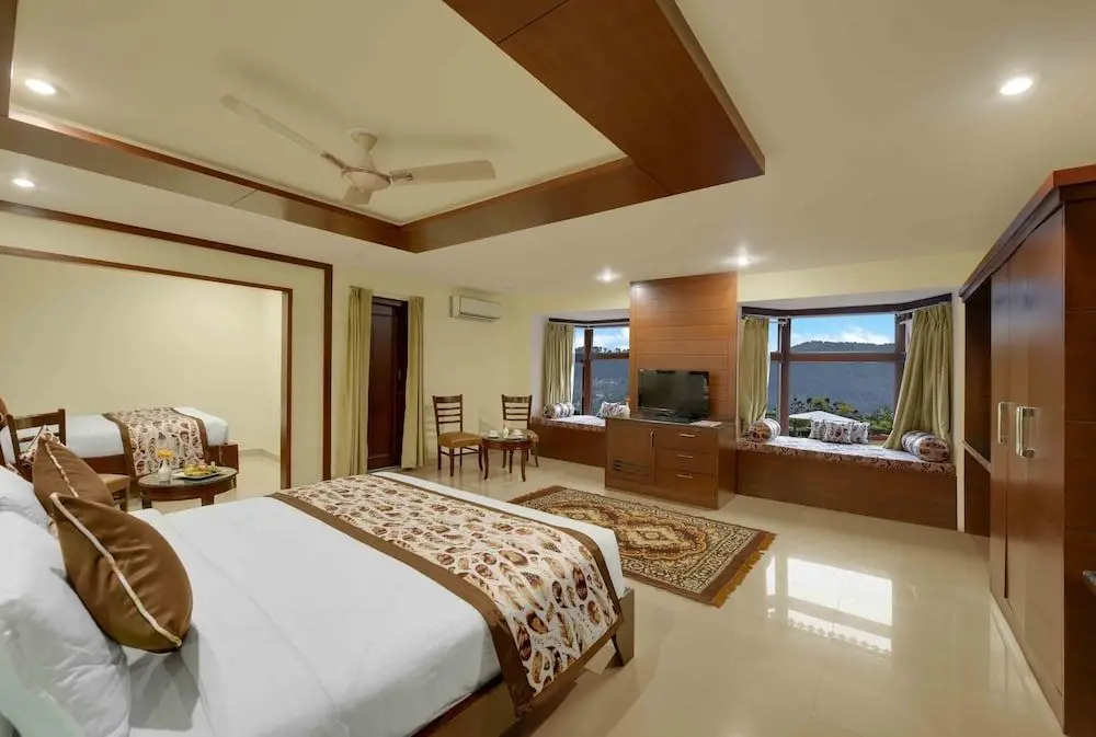 Наинитал: The Prince - Lake view Resort and Spa