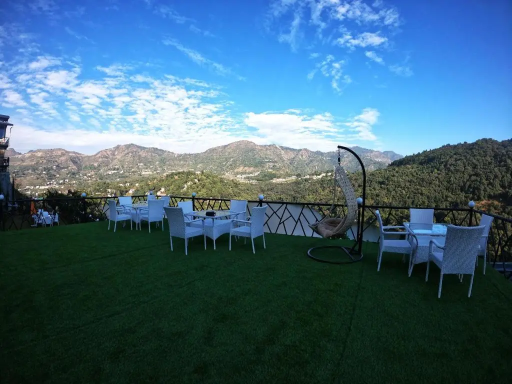 Наинитал: The Lake Ambience Resort