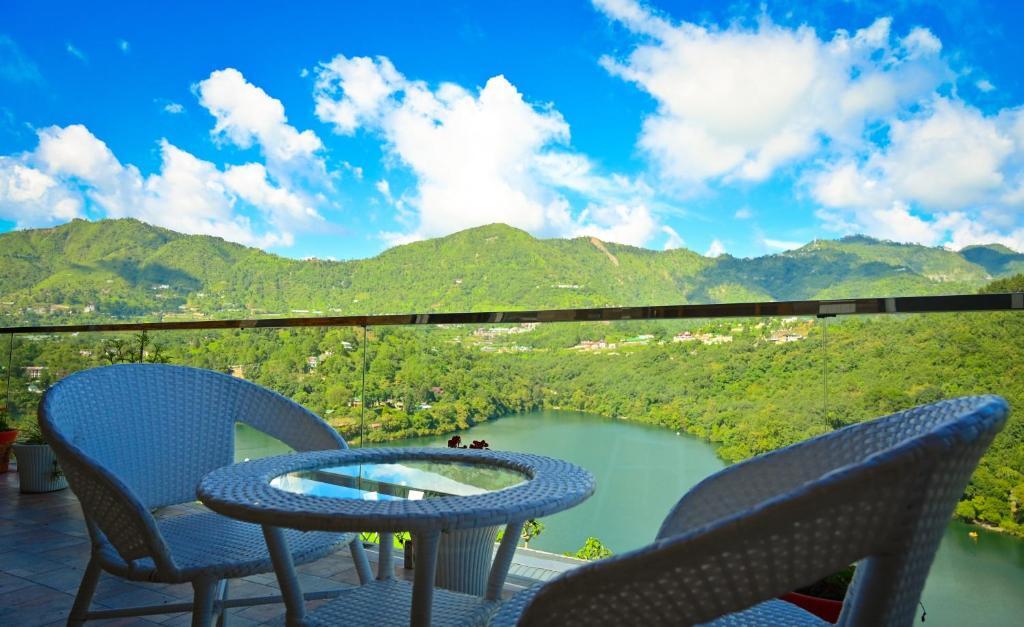 Наинитал: The Lake Ambience Resort