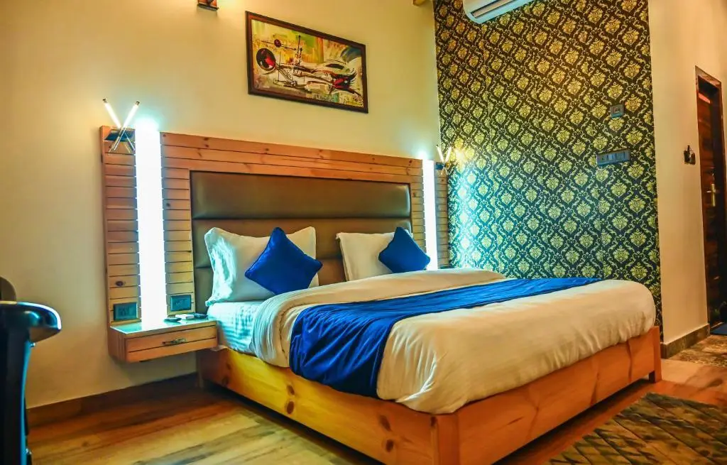 Наинитал: The Lake Ambience Resort