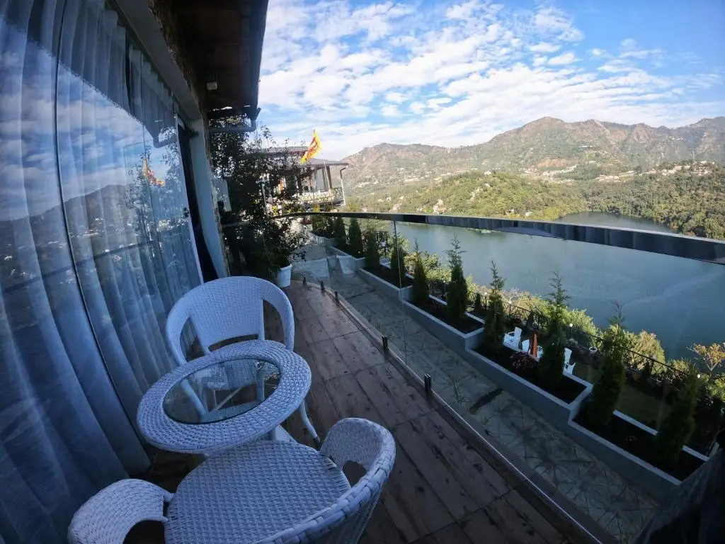 Наинитал: The Lake Ambience Resort