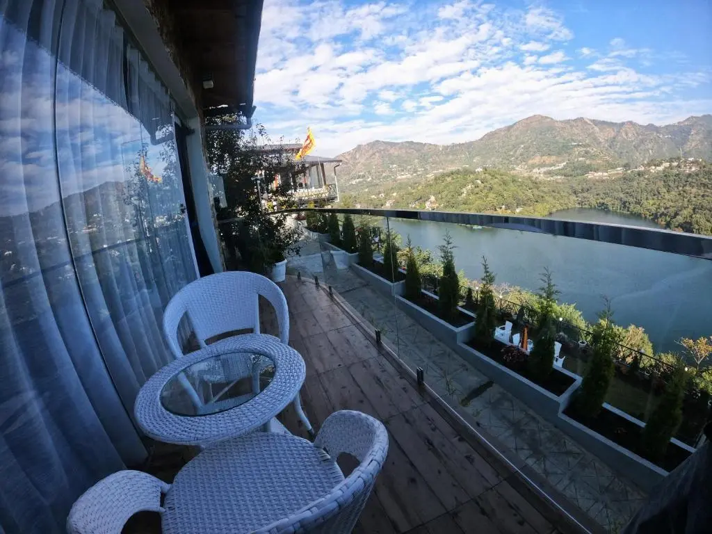 Наинитал: The Lake Ambience Resort