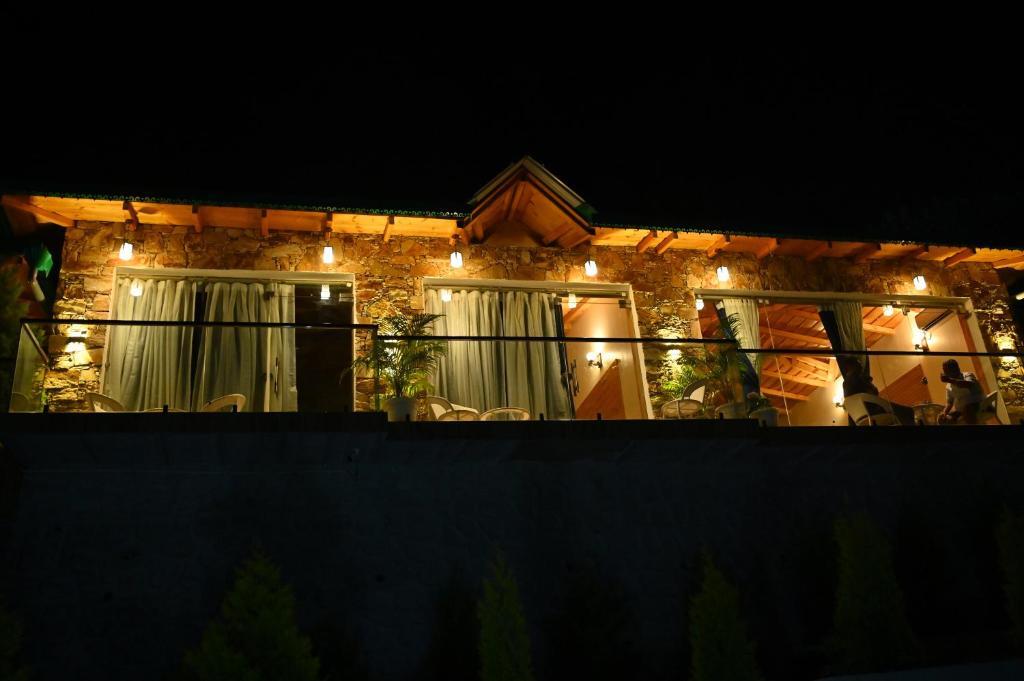 Наинитал: The Lake Ambience Resort