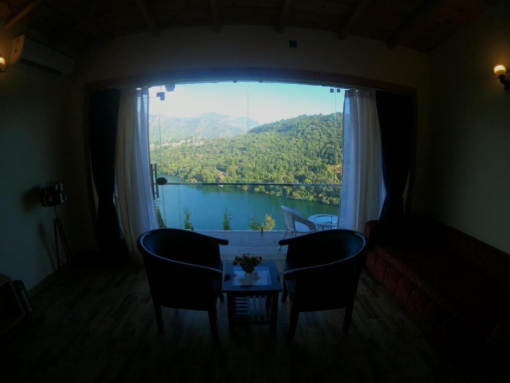 Наинитал: The Lake Ambience Resort