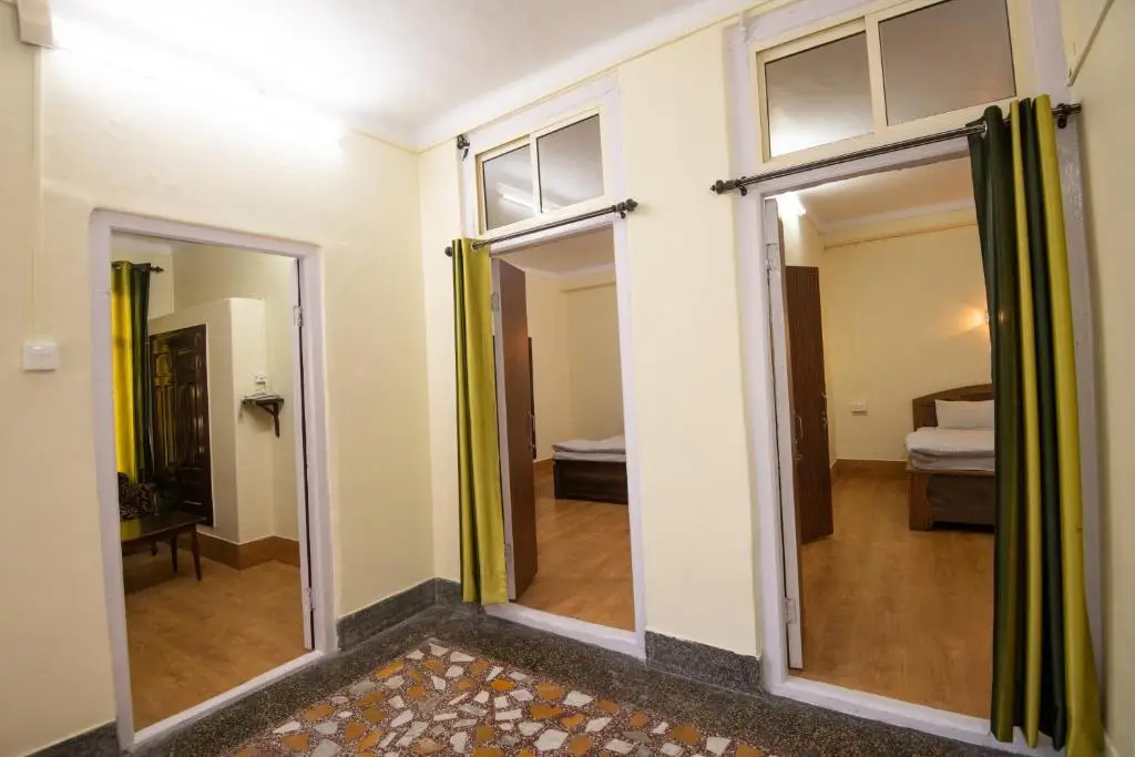 Наинитал: India Hotel - Hotel on Mall Road Nainital
