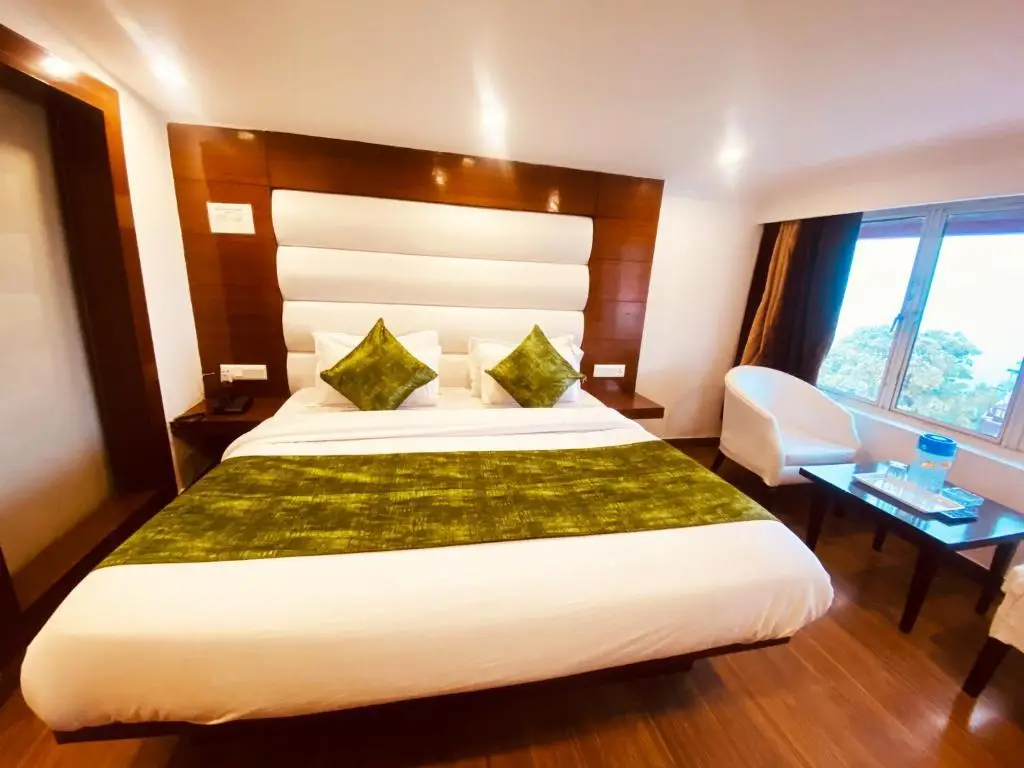 Массури: Hotel Royal Classic @ Mall Road Mussoorie