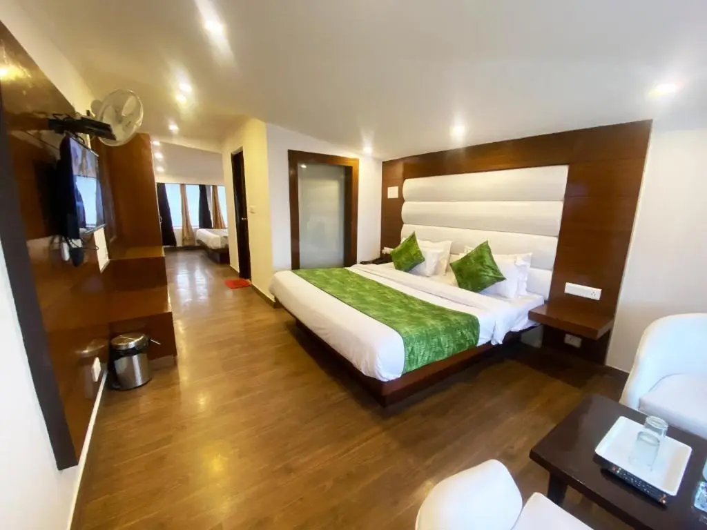 Массури: Hotel Royal Classic @ Mall Road Mussoorie