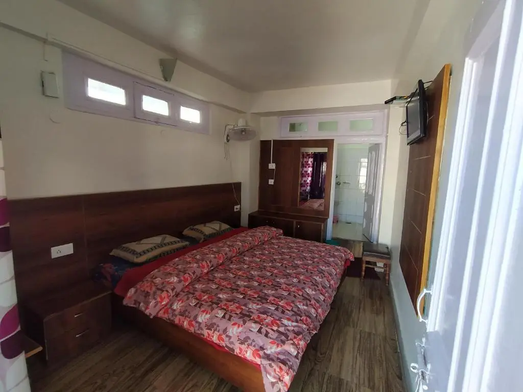 Массури: Hotel Saraswati
