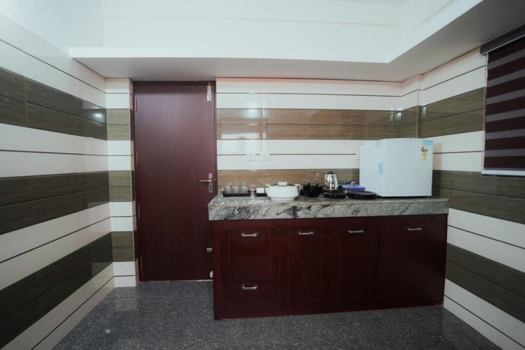 Султан-Батери: Beverly Suites