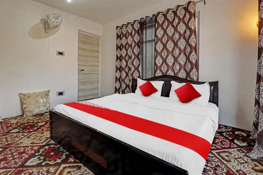 Шринагар: OYO 91238 Hotel Matamal And Cafe