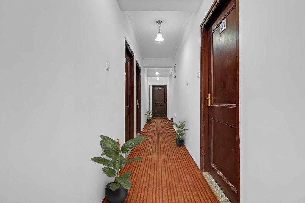 Шринагар: OYO 91238 Hotel Matamal And Cafe
