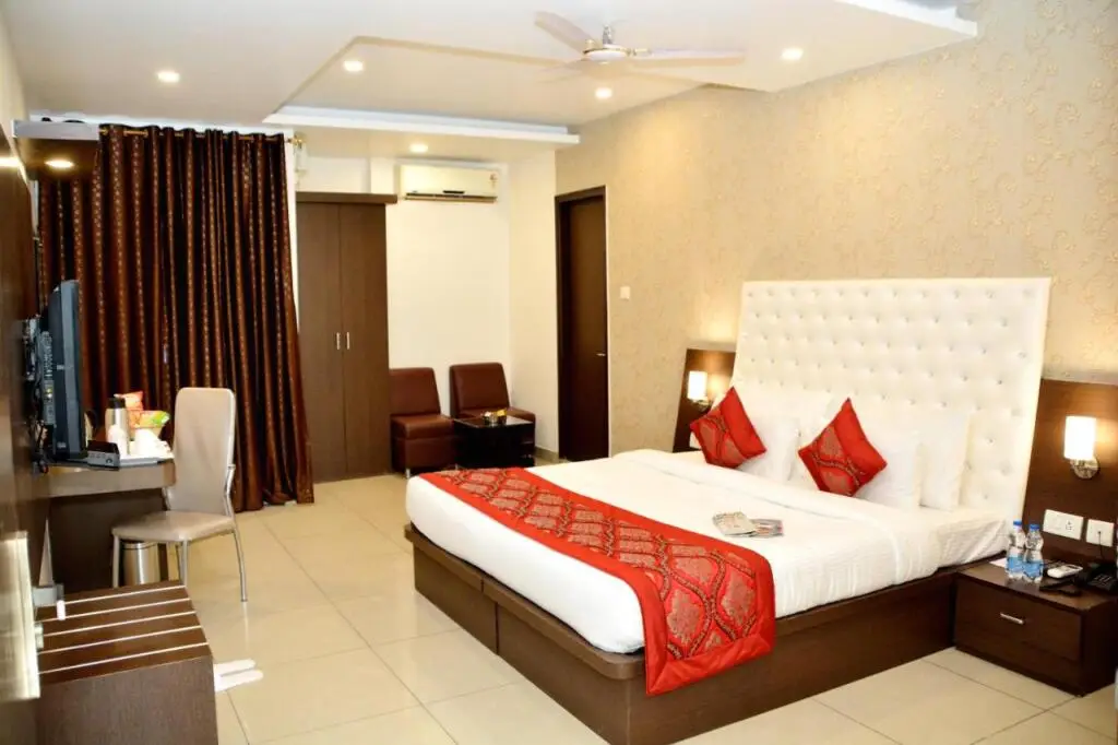 Лакхнау: Hotel Surya International