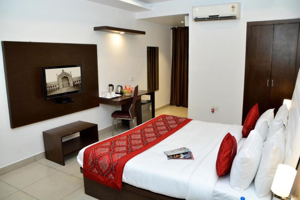 Лакхнау: Hotel Surya International