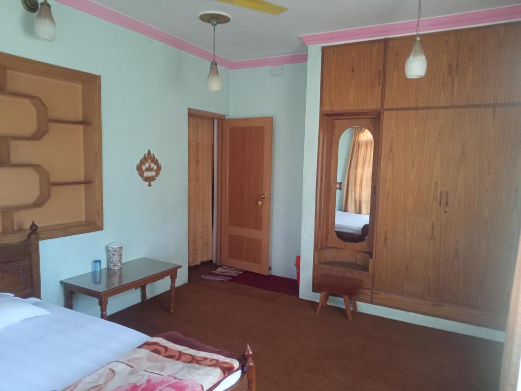 Шринагар: OYO 87696 Grand Inayat