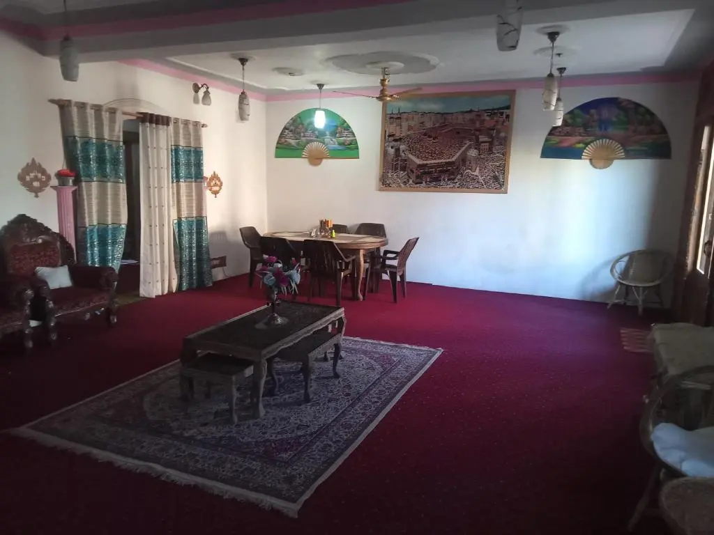 Шринагар: OYO 87696 Grand Inayat