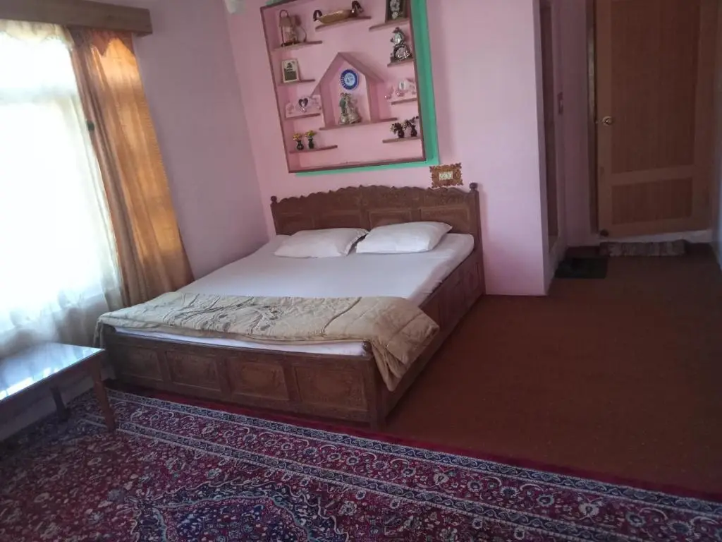 Шринагар: OYO 87696 Grand Inayat