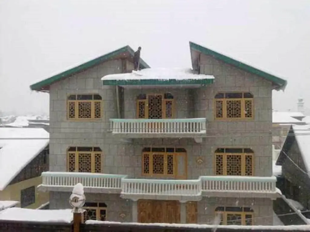 Шринагар: OYO 87696 Grand Inayat