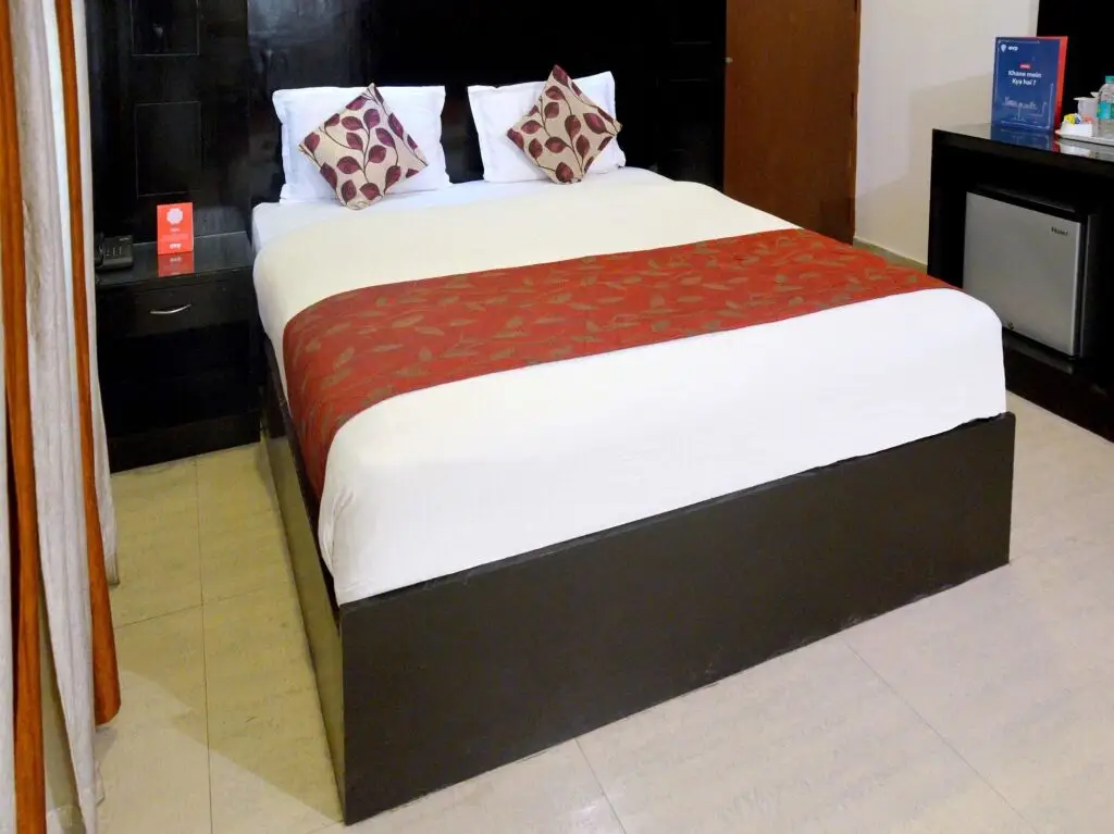 Лакхнау: OYO 4122 Amanda Hotel