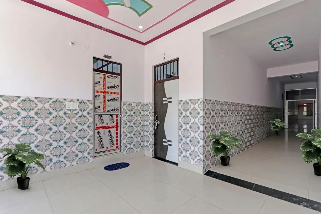 Лакхнау: Oyo 84015 Guru Krapa Marriage Lawn
