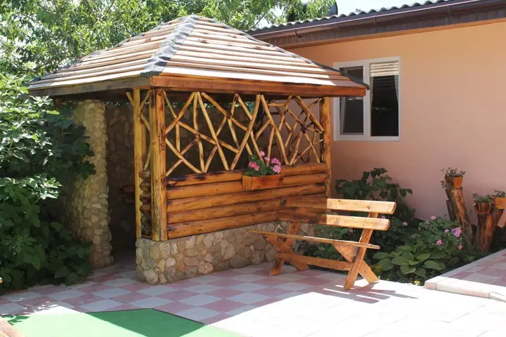 Заозерное: Guest House Dilas
