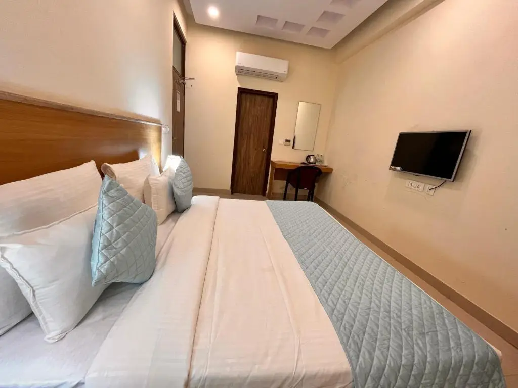 Нойда: Hotel Mithila Residency Noida - Couple Friendly Local IDs Accepted