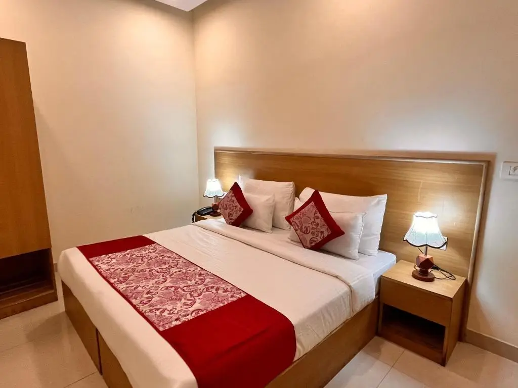 Нойда: Hotel Mithila Residency Noida - Couple Friendly Local IDs Accepted