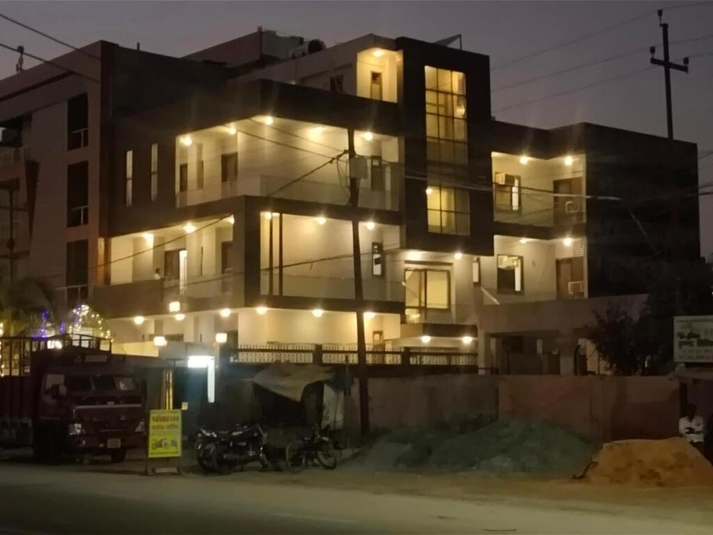 Hotel Noida Dreamz 44 — фото 1