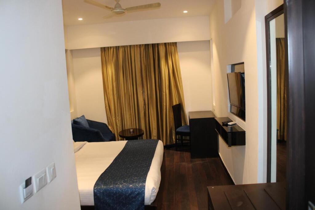 Нойда: Bellmont Hotel Noida