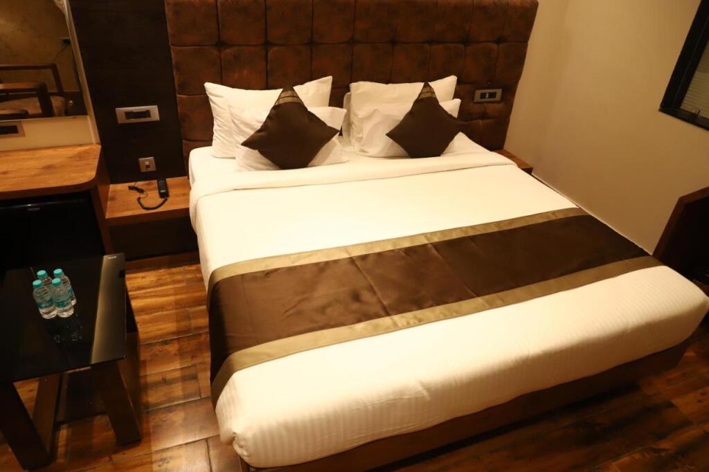 Лакхнау: Hotel Emperio Grand