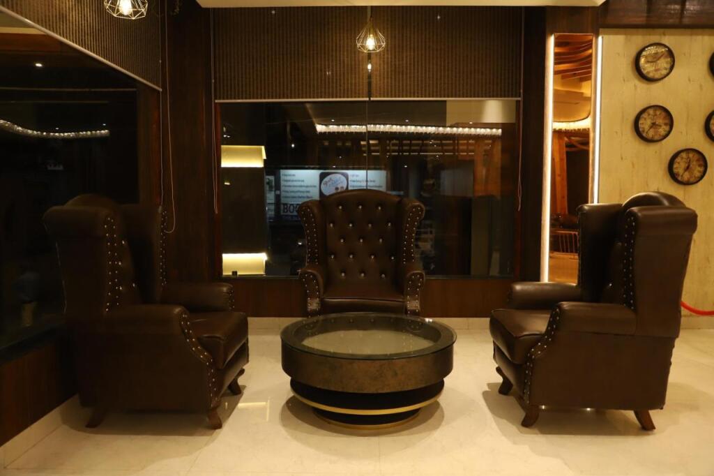 Лакхнау: Hotel Emperio Grand