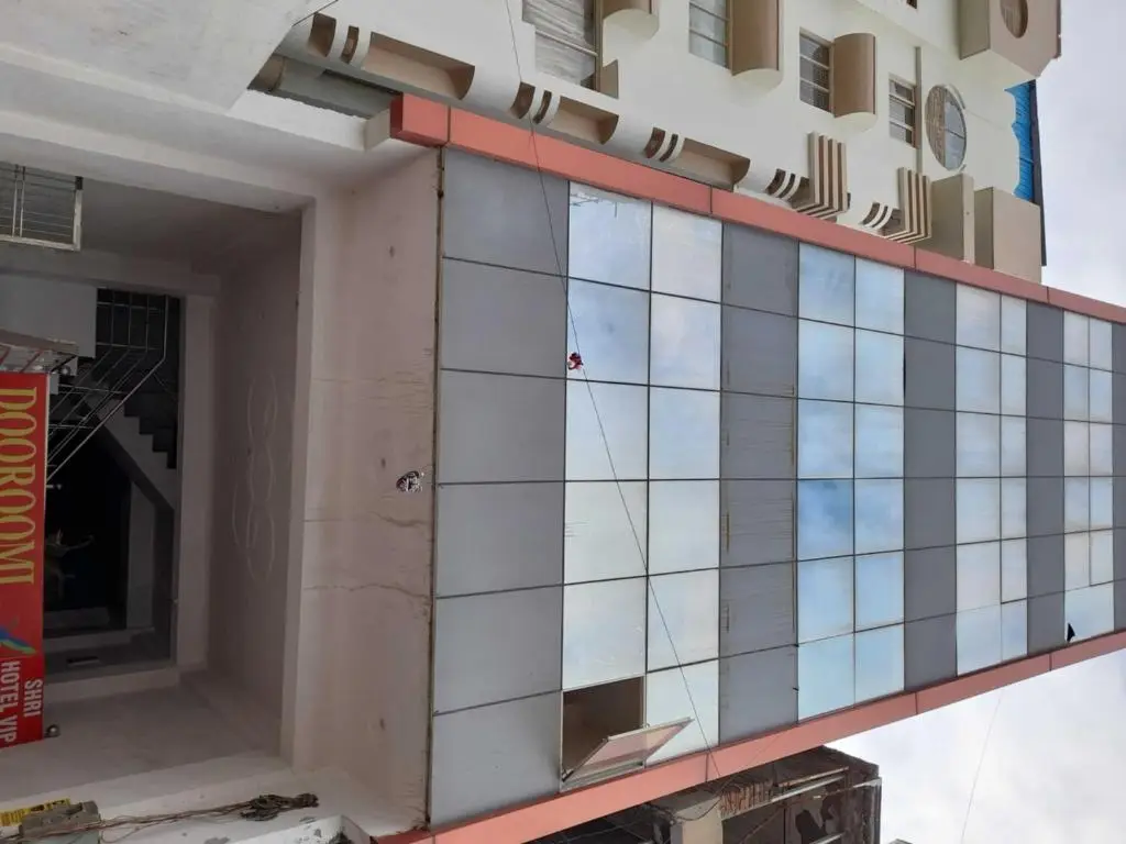 Нойда: Oyo Shri Hotel Vip Near Worlds Of Wonder