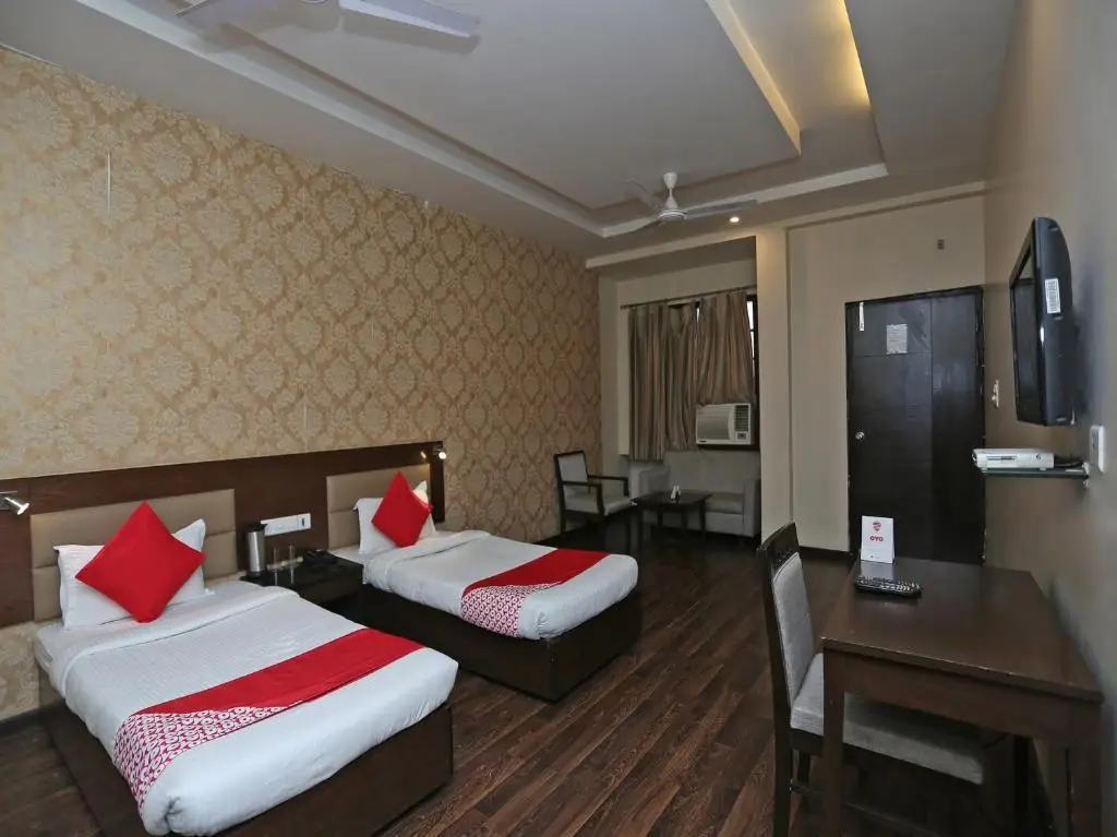 Лакхнау: FabHotel Tekarees Inn Hazratganj