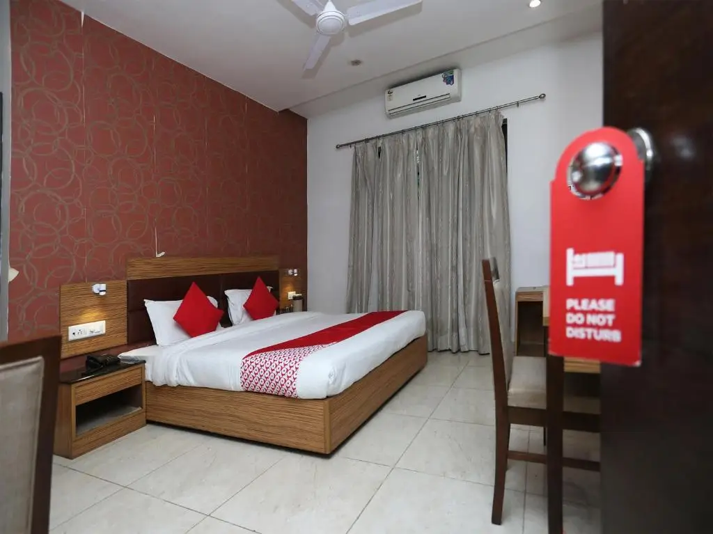 Лакхнау: FabHotel Tekarees Inn Hazratganj