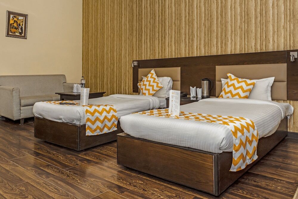 Лакхнау: FabHotel Tekarees Inn Hazratganj