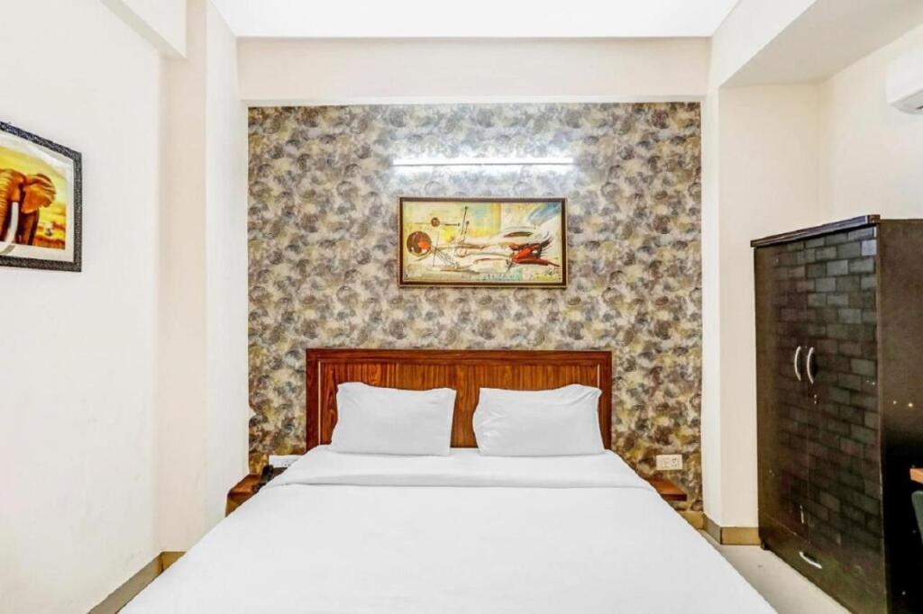 Нойда: Hotel Noida Continental
