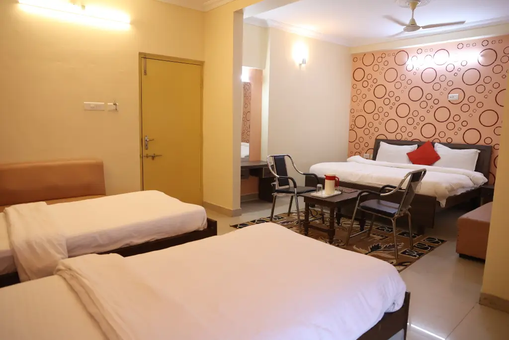 Лакхнау: Hotel V S Continental