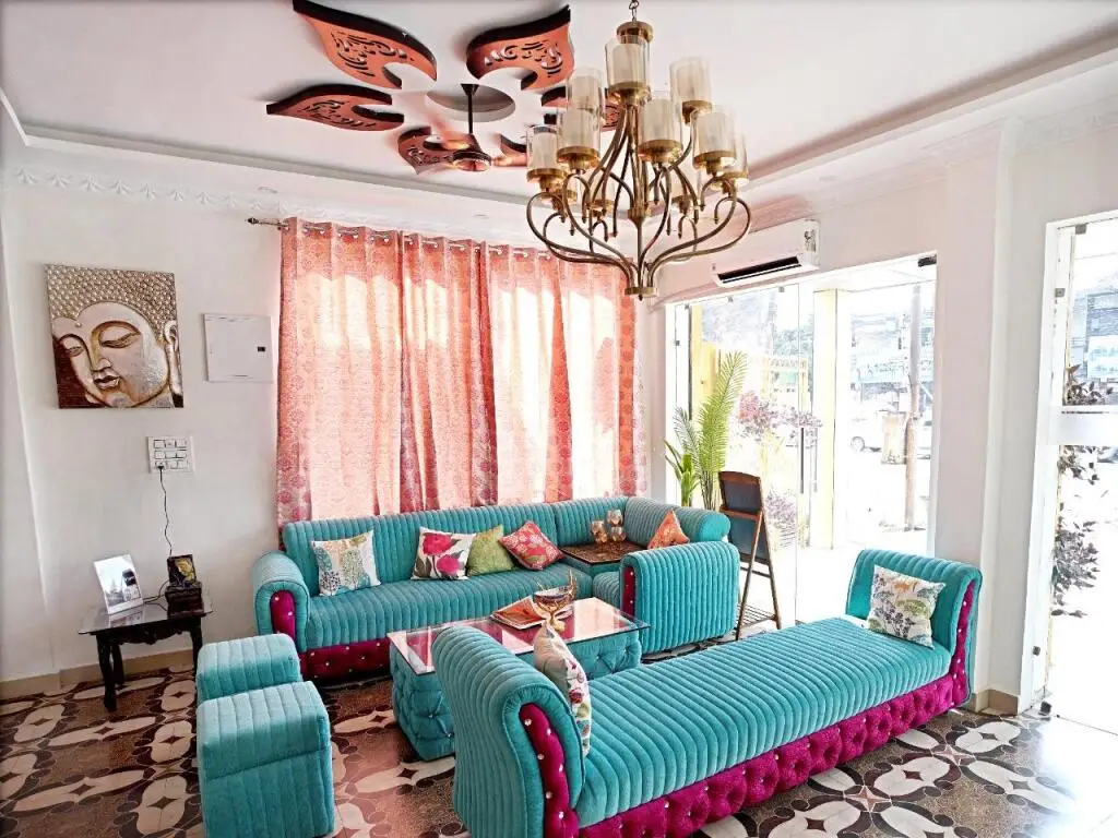 Ришикеш: The Neeraj Palace