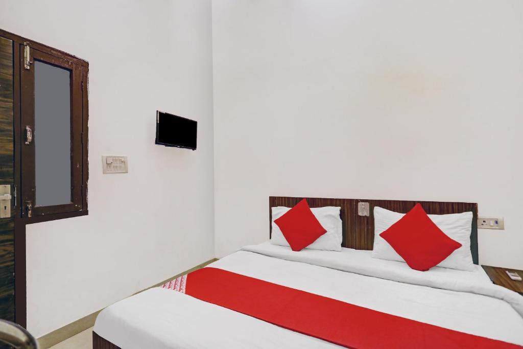Нью-Дели: Oyo Hotel Prince Near Haiderpur Metro Station