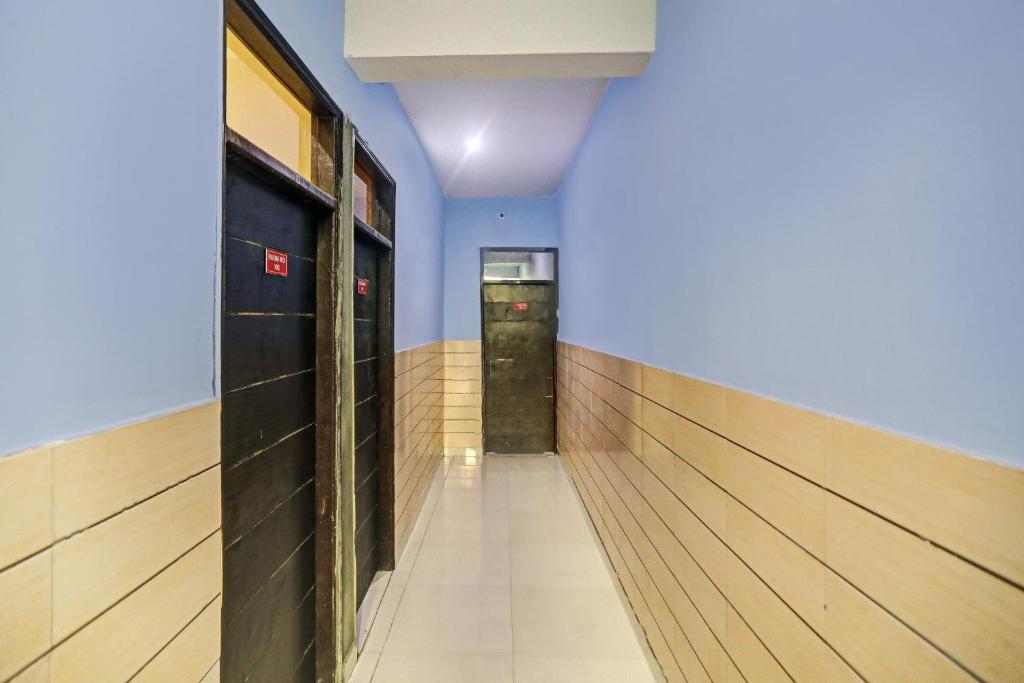 Нойда: OYO 81548 Noida Empire